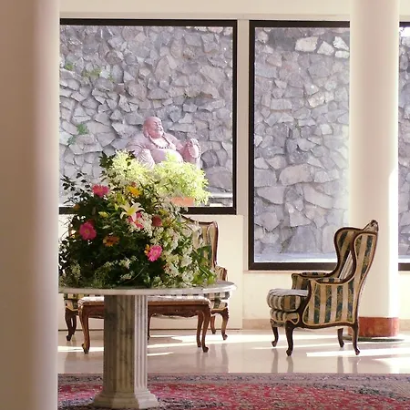 Sakura Hotel 4*